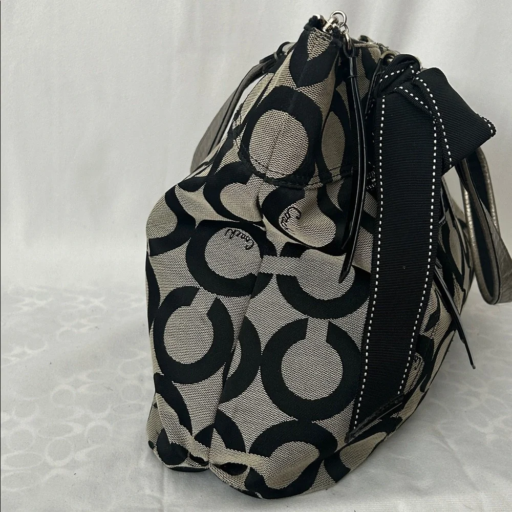 Coach Grey/Black Signature C Print Classic Poppy Travel Tote Bag Purse 🌺🌺 - Picture 4 of 16